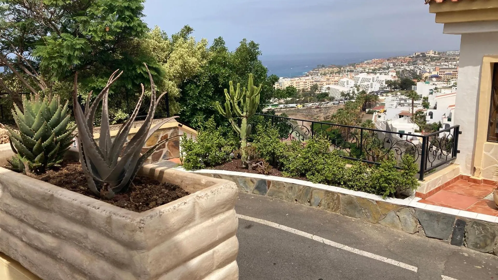 Seaescape With Ocean, King Size Bed, Wifi, Smart Tv, Free Parking 2 Pools Access Apartment Costa Adeje  0*, Costa Adeje (Tenerife) Spain
